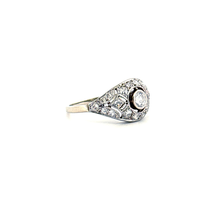 Art Deco ring in white gold with diamonds