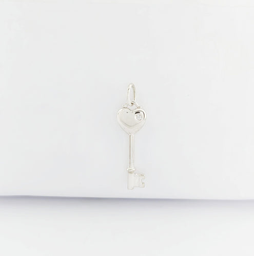 Pendentif Pendentif Tiffany & Co "Return to Tiffany" Clé Coeur en argent et diamant 58 Facettes 32314