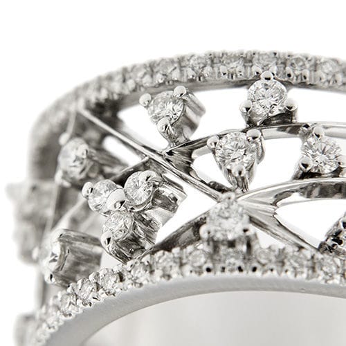 Bague Bague en or blanc sertie de diamants 58 Facettes 24534