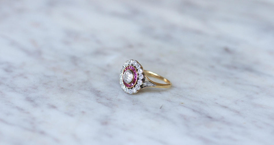 Bague 53 Bague Cible Belle Epoque Diamants et Rubis Calibrés 58 Facettes