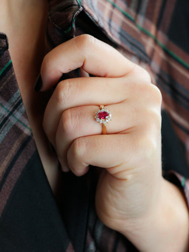 Bague 53 Bague vintage marguerite or jaune rubis ovale diamants 58 Facettes J119