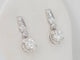 Boucles d'oreilles Paire de dormeuses anciennes en or blanc et diamants 58 Facettes 32108