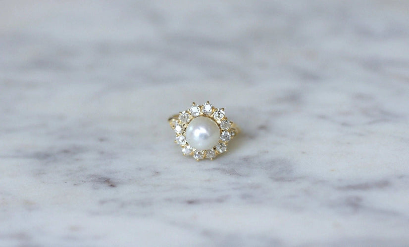Bague Bague marguerite diamants et perle fine 58 Facettes