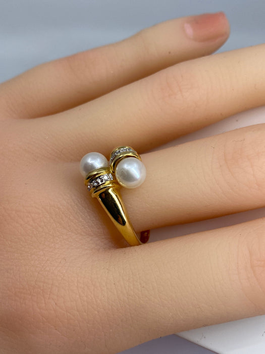 Yellow gold ring, 2 pearls and 6 diamonds