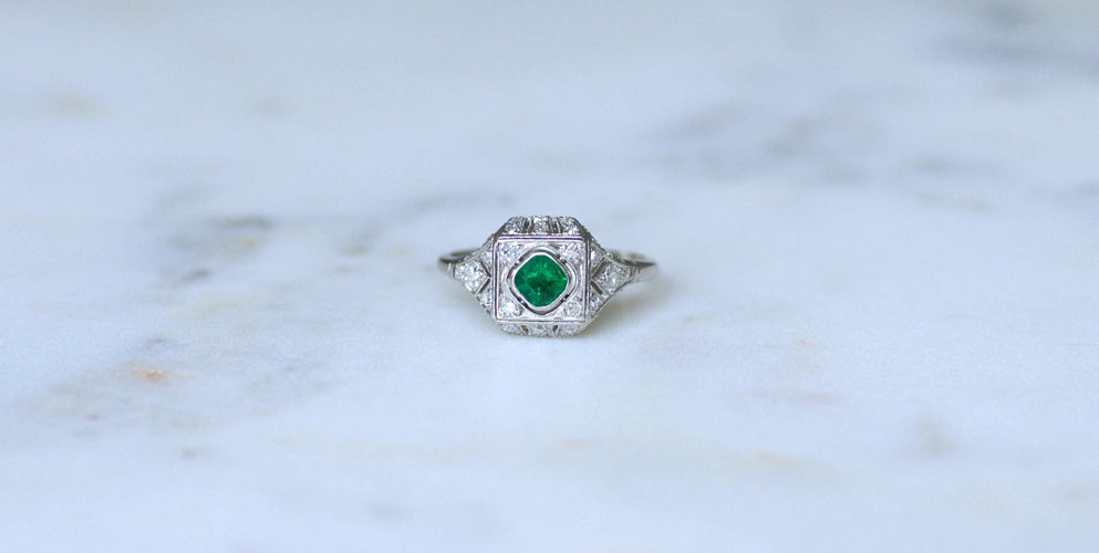 Bague 59 Bague Art Déco Emeraude et Diamants sur Platine 58 Facettes