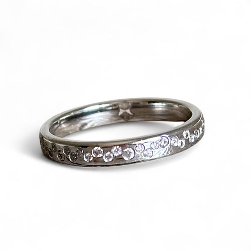 Bague 53 Bague en or blanc et diamants 58 Facettes 365