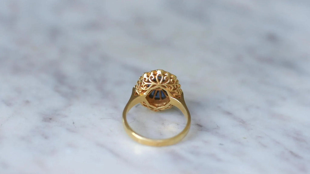 Ovaler Ring Art Deco Diamanten, Saphire aus Gelbgold