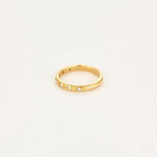 Bague 52 Bague or travaillé et diamants 58 Facettes