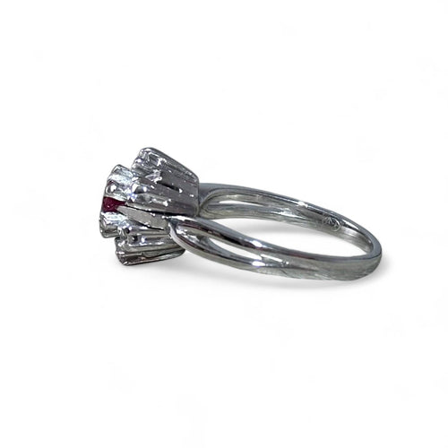 Bague 49 Bague marguerite or blanc, rubis, diamants 58 Facettes 229