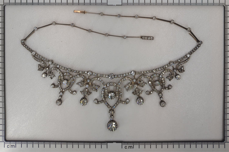 Collier Guirlande de diamants romantique victorienne – Un tour de cou de cérémonie et de sentiment 58 Facettes 25146-0152