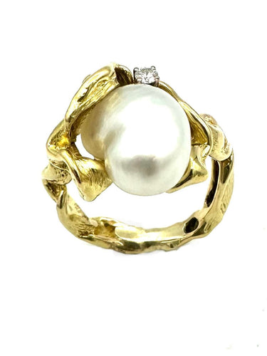 Bague 57 GILBERT ALBERT. Bague or jaune 18K, perle et diamant 58 Facettes