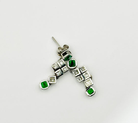 Boucles d'oreilles Boucles d'oreilles en or blanc avec brillants et émeraudes 58 Facettes 50036