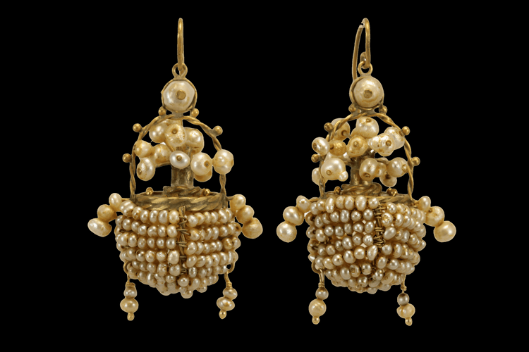 Boucles d'oreilles Boucles d'oreilles anciennes en perles et or 58 Facettes 7708