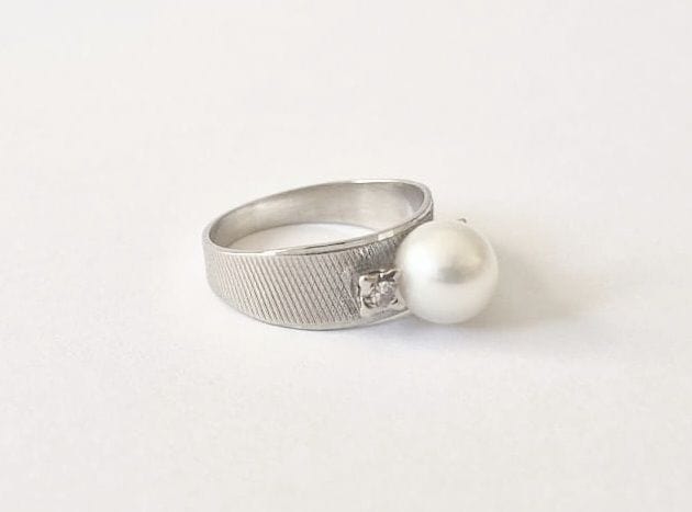 Bague 50 Bague or blanc perle et diamants 58 Facettes