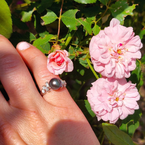 Bague 52 Bague en or blanc et perle de Tahiti « Joviale » 58 Facettes 173