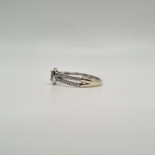 Bague 53 Bague or blanc 14 carats sertie d’un diamant rond & pavage diamants naturels 58 Facettes