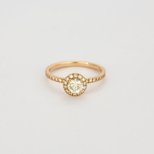 Gemmyo - Solitær omgitt av 0,50 karat rosegull diamanter.