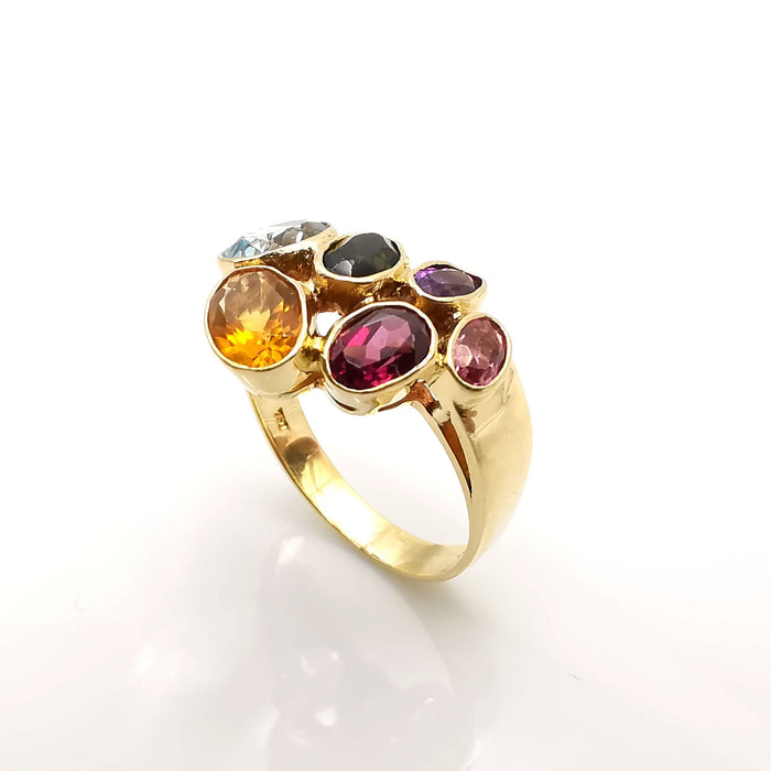 Yellow gold ring with precious stones