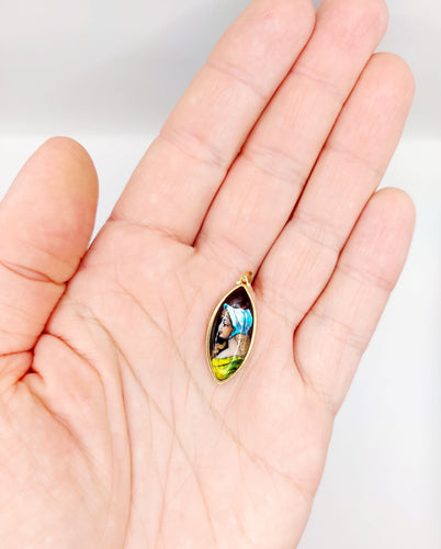 Pendentif Pendentif Art nouveau plaque émaillée à la jeune fille en or 18k 58 Facettes A06403