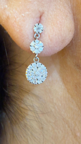 Boucles d'oreilles Boucles d’oreilles pendantes en or blanc et diamants 58 Facettes