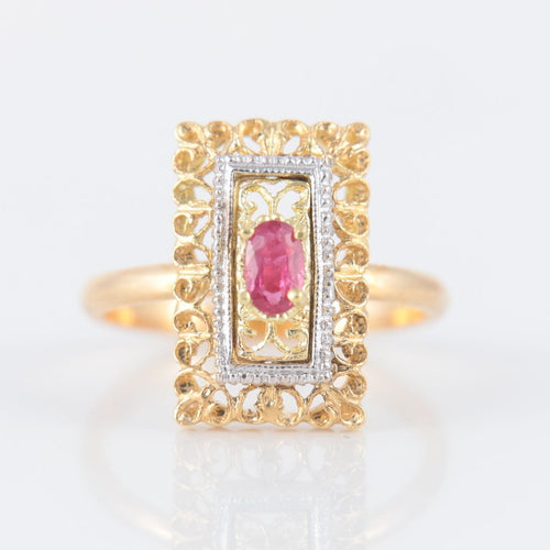 Bague 50 Bague or jaune, rubis, motifs "arabesques" 58 Facettes