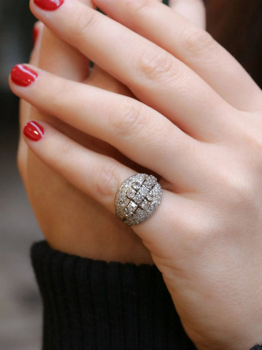 Anillo cúpula de oro blanco con diamantes talla antigua