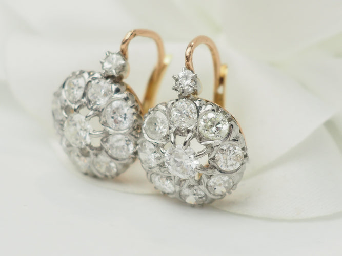 Boucles d'oreilles Boucles d'oreilles dormeuses en or jaune et diamants 58 Facettes 33424