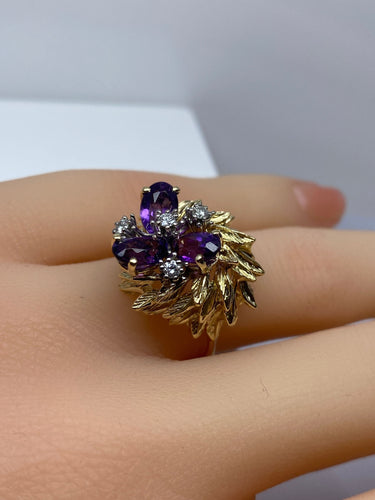 Boucles d'oreilles 50 Bague et boucles d’oreilles en or 18 carats, améthystes et diamants 58 Facettes AB506