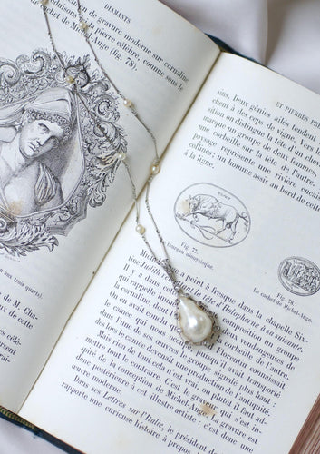 Collier Collier Art Déco Pendentif Goutte Perle & Diamants sur Platine 58 Facettes