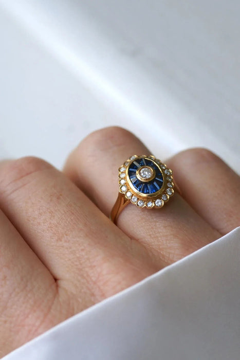 Oval Style Ring Art Deco yellow gold diamonds sapphires