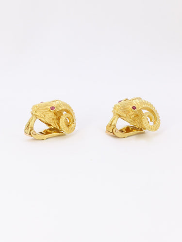 Boucles d'oreilles LALAOUNIS (Att. à) Clips d'oreilles tête de belier or jaune rubis 58 Facettes 1034.3