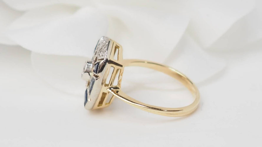 Zabytkowy pierścionek z żółtego złota, szafirami i diamentami 