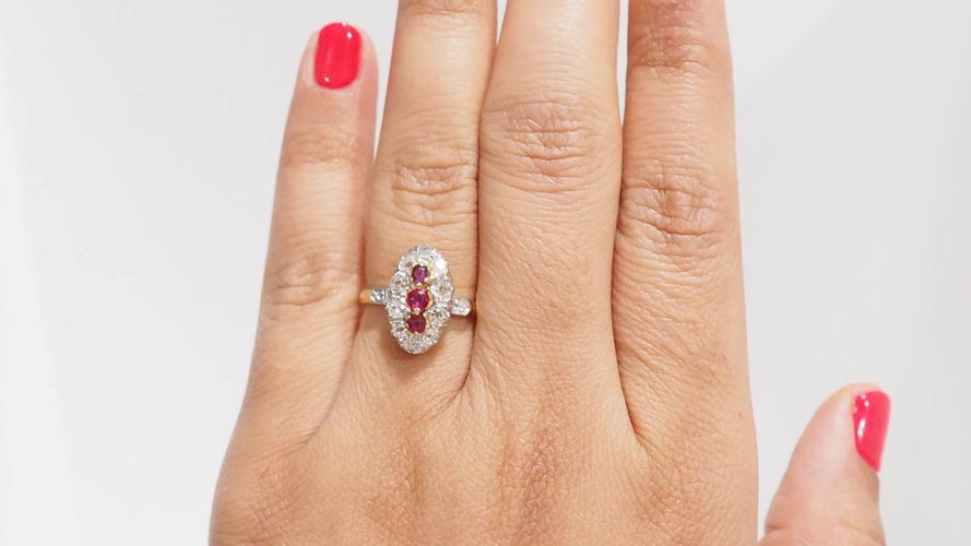 Bague 55 Bague ovale en or jaune, rubis et diamants 58 Facettes 32780