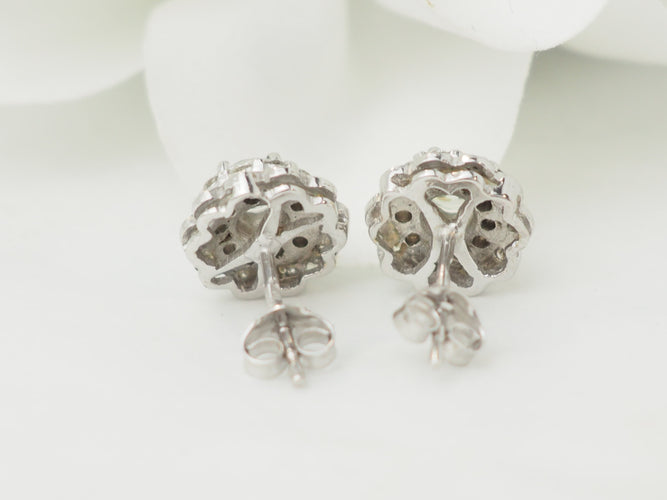 Boucles d'oreilles Puces d'oreilles en or blanc et diamants 58 Facettes 33522