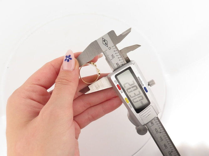 Bague 56 vintage bague CARTIER double c en 3 ors jaune rose blanc 58 Facettes 262048