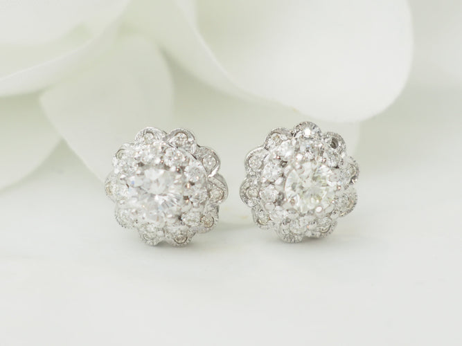 Boucles d'oreilles Puces d'oreilles en or blanc et diamants 58 Facettes 33522
