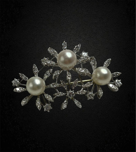 Broche Broche raffinée « marguerite » avec perles et diamants 58 Facettes