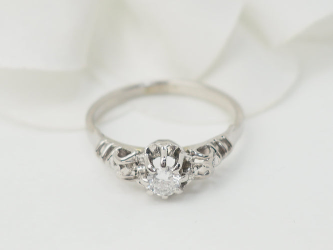 Bague 53.5 Bague solitaire en or blanc et platine, diamant 0,23ct 58 Facettes 33120