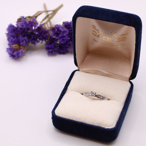 Bague Solitaire diamant épaulé or blanc 58 Facettes