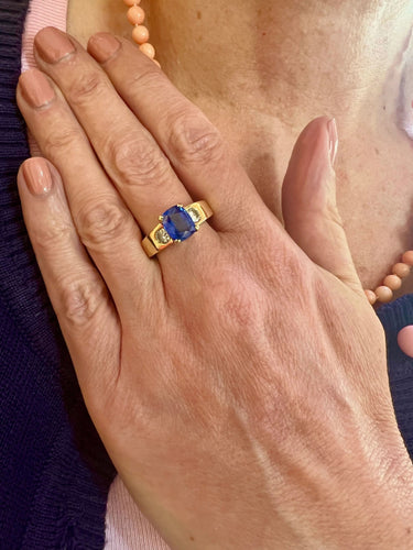 Bague 56 Bague or jaune, saphir 2.66 carats, diamants 58 Facettes BSA94