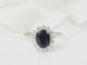 Bague marguerite en or blanc, diamants et saphir ovale 58 Facettes 26804