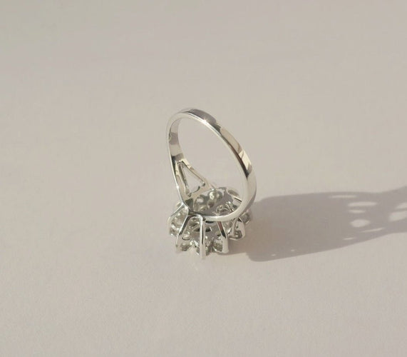 Bague 49 Bague Pompadour ovale en or blanc 18k saphir et diamants 58 Facettes