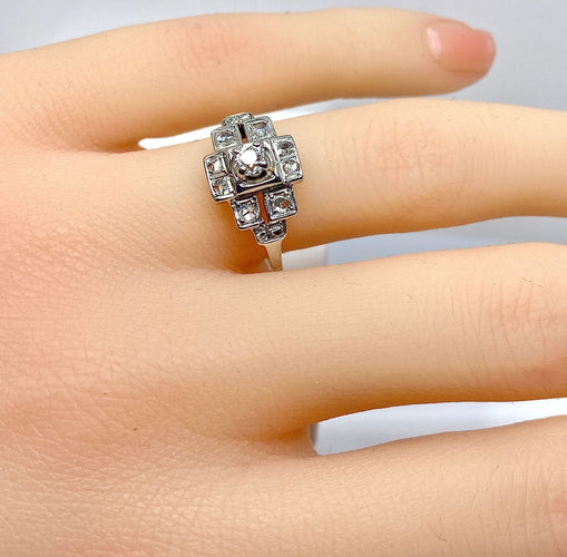 Bague 52 Bague or blanc et diamants, vers 1930 58 Facettes AB651