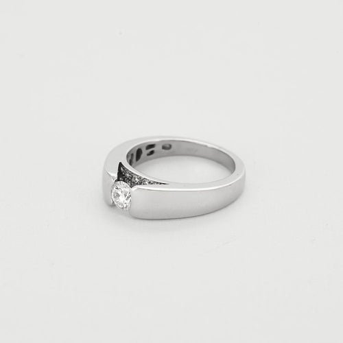 Bague 52 Bague solitaire en or blanc et diamants 58 Facettes GU296