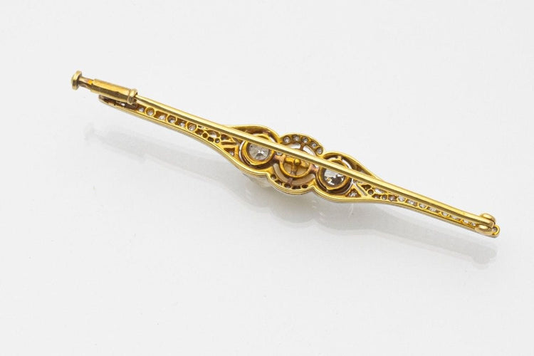 Gold brooch with old-cut diamonds 0.95 ct and a pearl 58 Facettes 10611