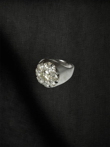 Bague Bague en or blanc « Le Seigneur de la Lumière » sertie de diamants pavés 58 Facettes