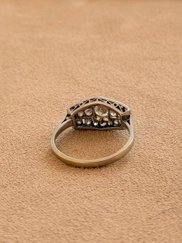 Bague 53.5 Bague jarretière Art déco en platine et or blanc 18 carats et diamants 58 Facettes