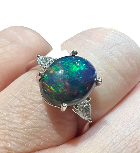 Bague 54 Bague Opale noire, diamant, or blanc 58 Facettes 7786 A