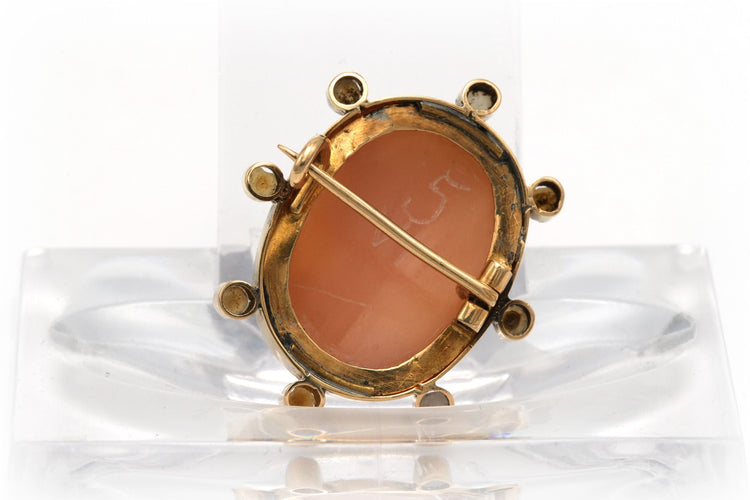 Broche Broche Art Déco en or jaune sertie d'un camée coquillage et de perles 58 Facettes 20752