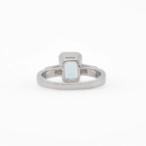 Bague Bague en or blanc avec aigue-marine et diamants 58 Facettes